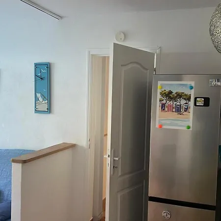 Paisibles Avec Piscine Apartment *